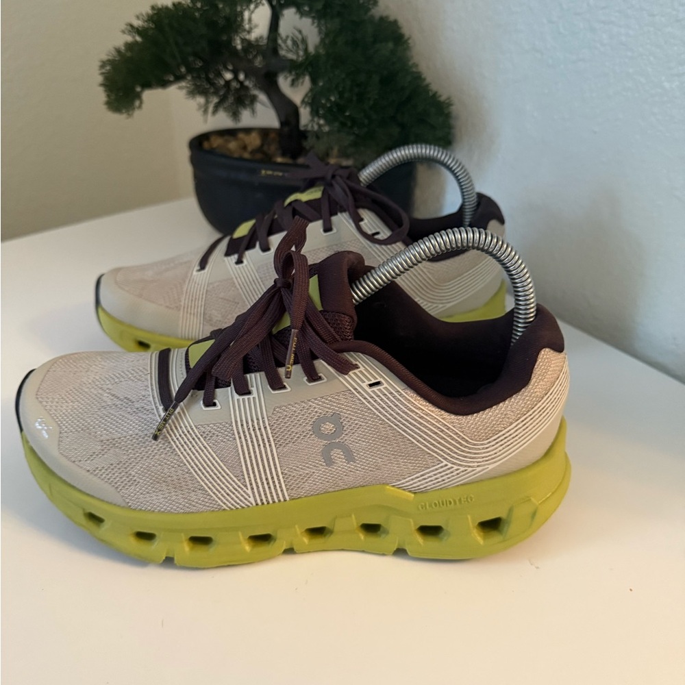 On Running cloudsurfer  2 road women Sneakers in Beige and Lime - Picture 2 of 12